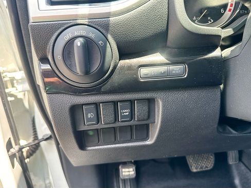 Used 2017 Nissan Titan SV AWD/4WD image 22