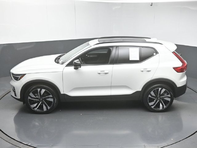 Used 2025 Volvo XC40 B5 Ultra AWD/4WD image 46