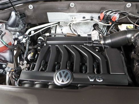 Used 2022 Volkswagen Atlas Cross Sport SE image 31