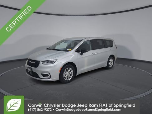 Certified 2024 Chrysler Pacifica Touring-L image 7