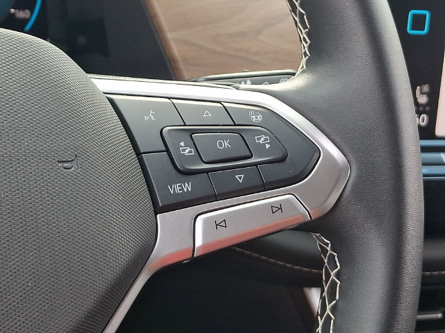 Used 2025 Volkswagen Atlas SE AWD/4WD image 8