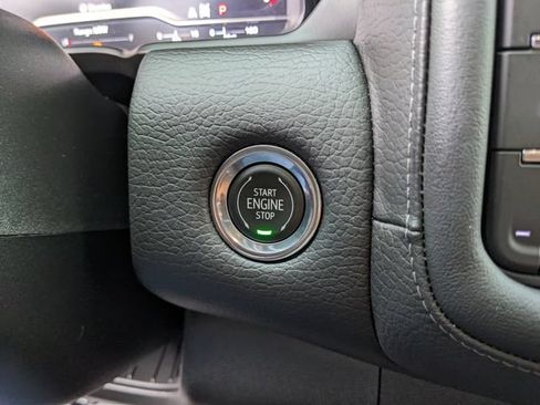 Used 2023 GMC Yukon XL Denali AWD/4WD image 30