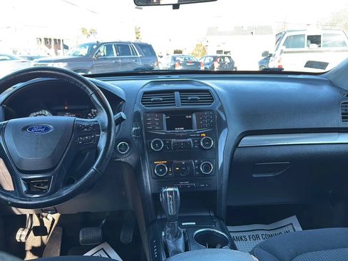 Used 2018 Ford Explorer XLT AWD/4WD image 21
