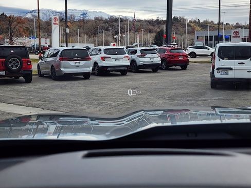 Used 2024 GMC Canyon AT4 w/ AT4 Premium Package image 32