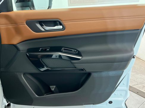 New 2026 Nissan Pathfinder Platinum image 24