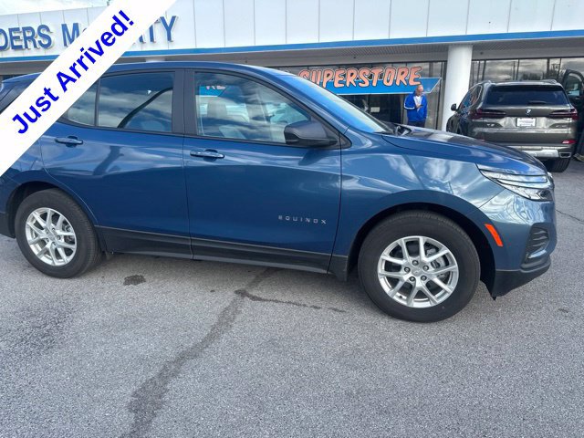 Used 2024 Chevrolet Equinox LS FWD image 2