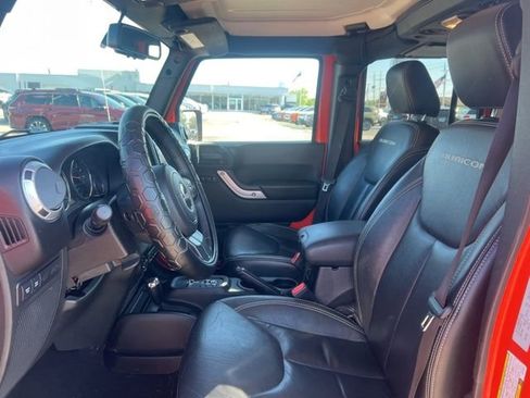 Used 2015 Jeep Wrangler Unlimited Rubicon w/ Connectivity Group AWD/4WD image 26