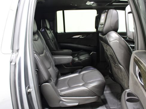 Used 2019 Cadillac Escalade ESV Platinum AWD/4WD image 25