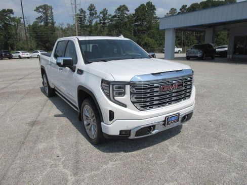 Used 2022 GMC Sierra 1500 Denali w/ Technology Package AWD/4WD image 4