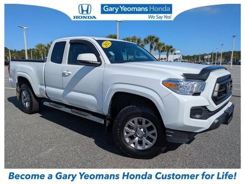Used 2022 Toyota Tacoma SR image 1