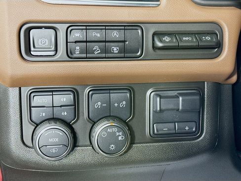 Used 2024 Chevrolet Tahoe High Country AWD/4WD image 10