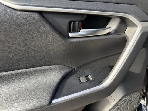 Used 2025 Toyota RAV4 XLE image 32