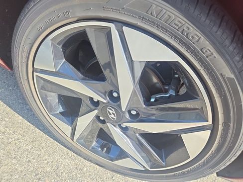 Used 2023 Hyundai Elantra Limited FWD image 15