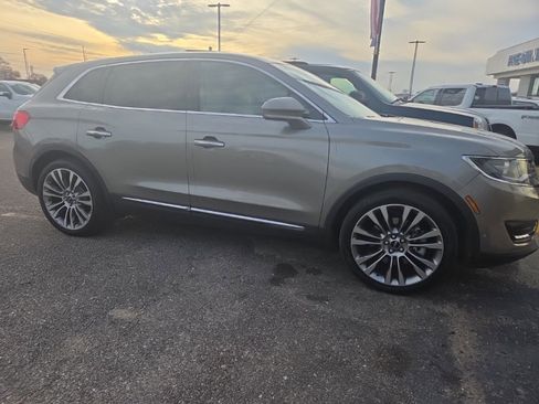 Used 2016 Lincoln MKX Reserve w/ Technology Package image 9
