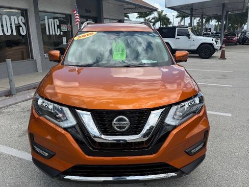Used 2018 Nissan Rogue SL FWD image 2