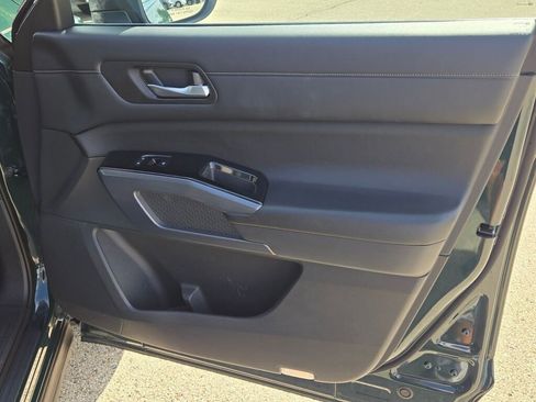 Used 2022 Nissan Pathfinder SL image 9