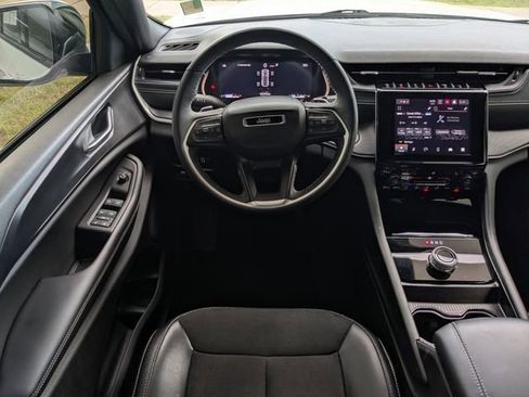 Used 2024 Jeep Grand Cherokee Altitude image 21