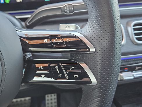 Used 2025 Mercedes-Benz GLS 450 4MATIC image 29