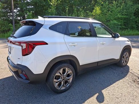 Used 2024 Kia Seltos S AWD/4WD image 5