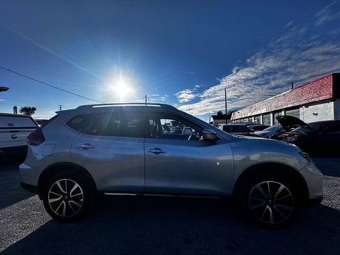 Used 2018 Nissan Rogue SL w/ Premium Package AWD/4WD image 4