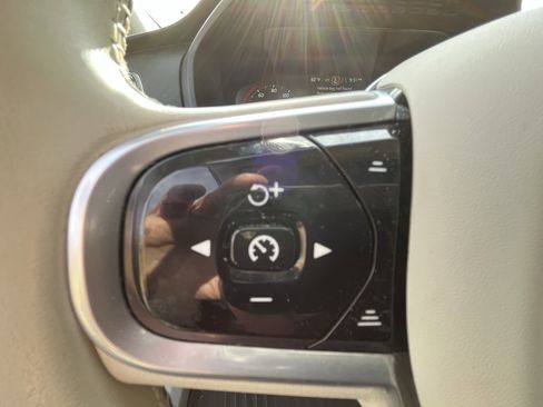 Used 2022 Volvo XC90 T6 Momentum w/ Advanced Package image 19