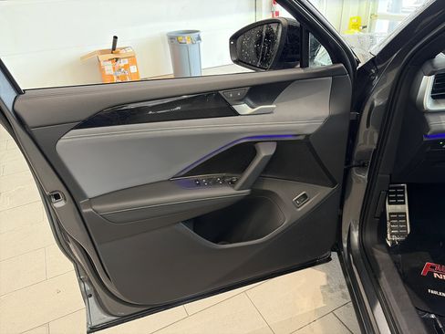 Used 2025 Volkswagen Tiguan SE R-Line image 16