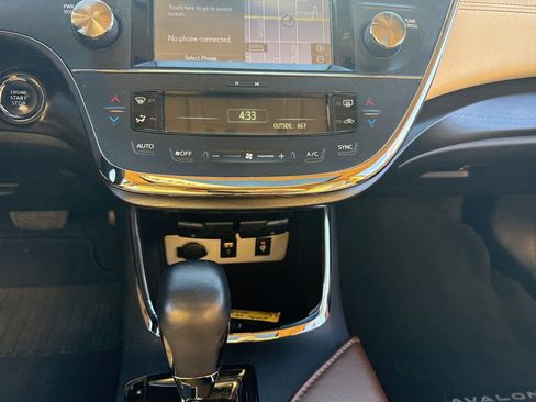 Used 2017 Toyota Avalon Limited image 11