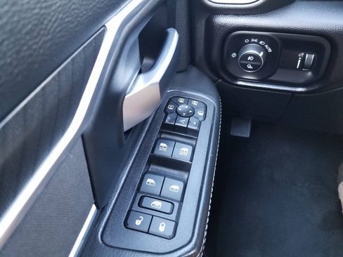 Used 2025 RAM 2500 Big Horn AWD/4WD image 36