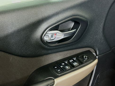 Used 2017 Jeep Cherokee Latitude image 15