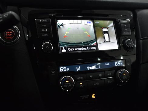 Used 2019 Nissan Rogue SV w/ Premium Package image 18