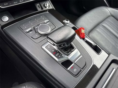 Used 2020 Audi Q5 2.0T Premium w/ Convenience Package image 26