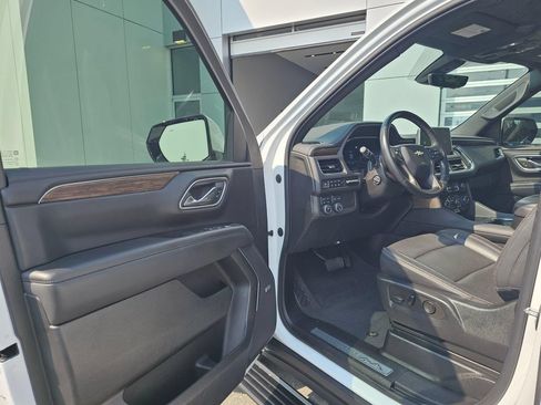 Used 2022 Chevrolet Suburban High Country w/ Premium Package 2 AWD/4WD image 25