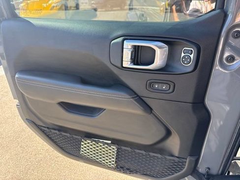Used 2022 Jeep Wrangler Unlimited Sahara AWD/4WD image 18