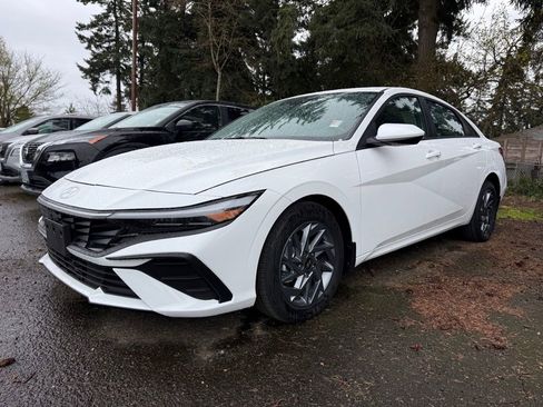 Used 2025 Hyundai Elantra Blue image 1