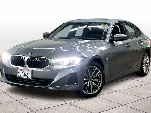 Used 2023 BMW 330e image 1
