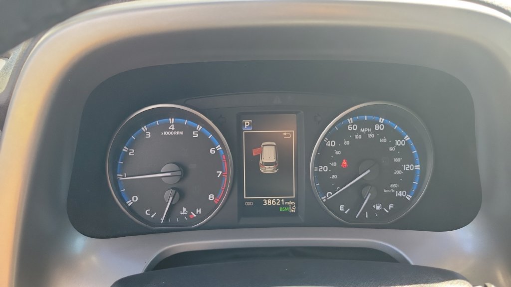 Used 2018 Toyota RAV4 XLE FWD image 19