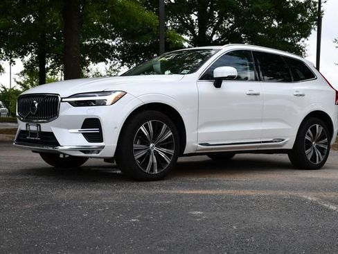 Used 2023 Volvo XC60 B5 Plus w/ Climate Package AWD/4WD image 3