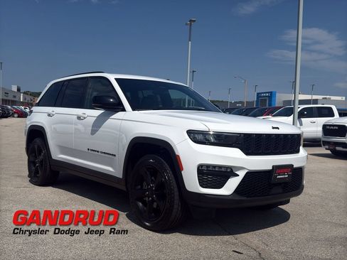 Used 2024 Jeep Grand Cherokee Limited w/ Black Appearance Package AWD/4WD image 1