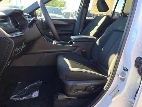 New 2025 Jeep Grand Cherokee Laredo X w/ Luxury Tech Group I AWD/4WD image 24