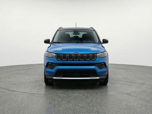 Used 2025 Jeep Compass Limited AWD/4WD image 2