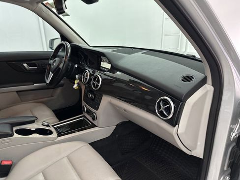 Used 2015 Mercedes-Benz GLK 350 2WD image 25