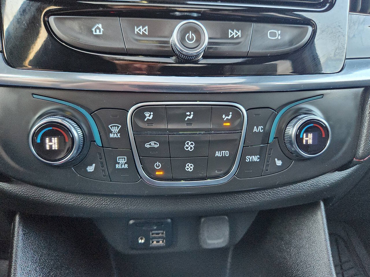 Used 2023 Chevrolet Traverse RS AWD/4WD image 31