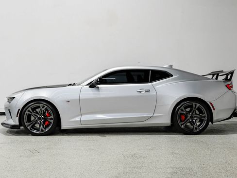 Used 2018 Chevrolet Camaro SS RWD image 9
