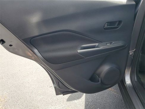 Used 2024 Nissan Kicks S image 11