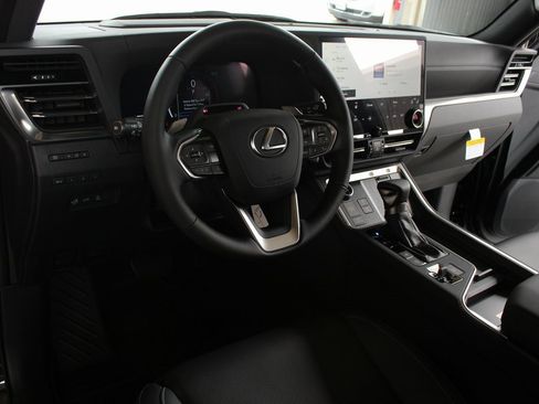Used 2025 Lexus GX 550 image 8