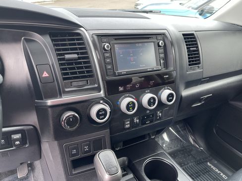 Used 2018 Toyota Sequoia TRD Sport AWD/4WD image 24