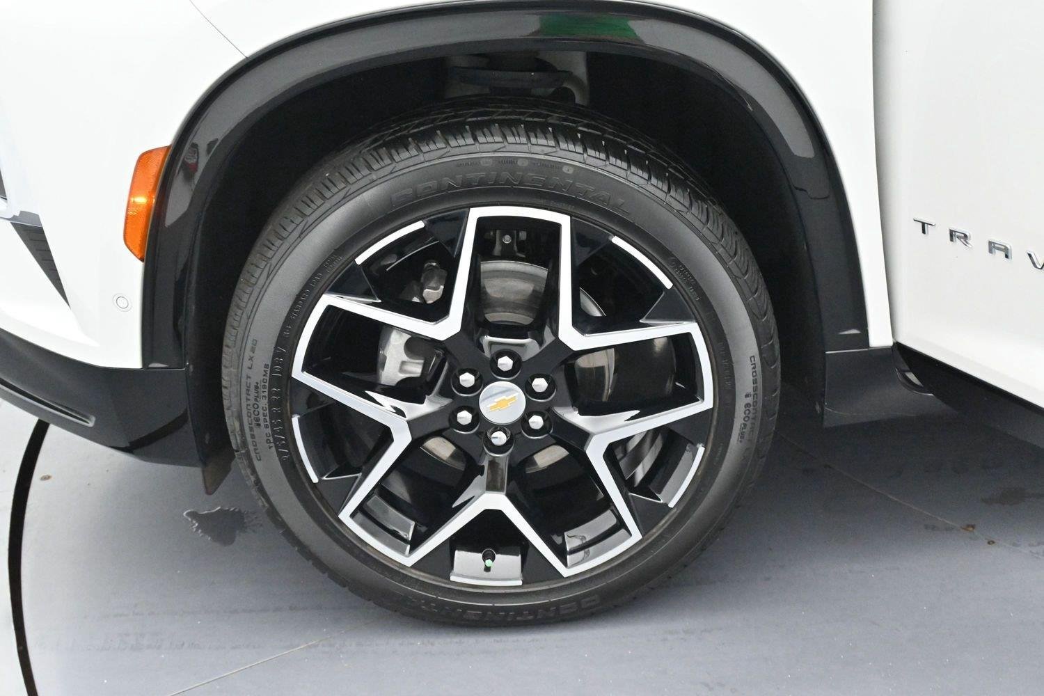 Used 2025 Chevrolet Traverse High Country FWD image 39