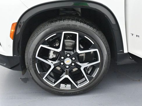 Used 2025 Chevrolet Traverse High Country FWD image 39