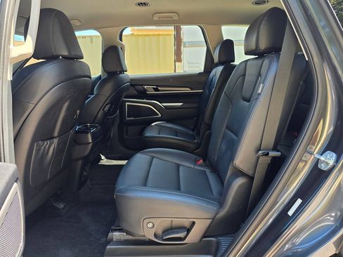 Used 2023 Kia Telluride S AWD/4WD image 28