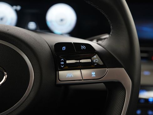 Used 2023 Hyundai Elantra Limited FWD image 25